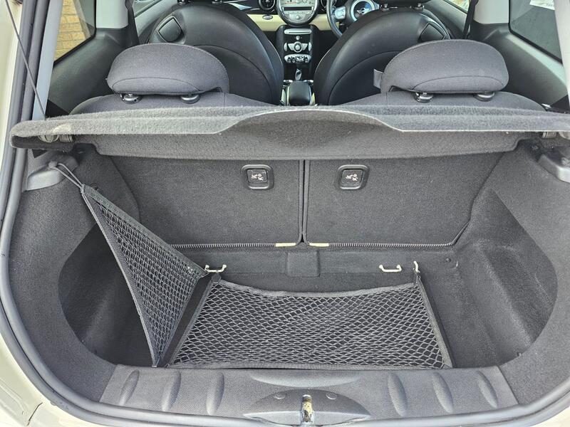 MINI HATCH
