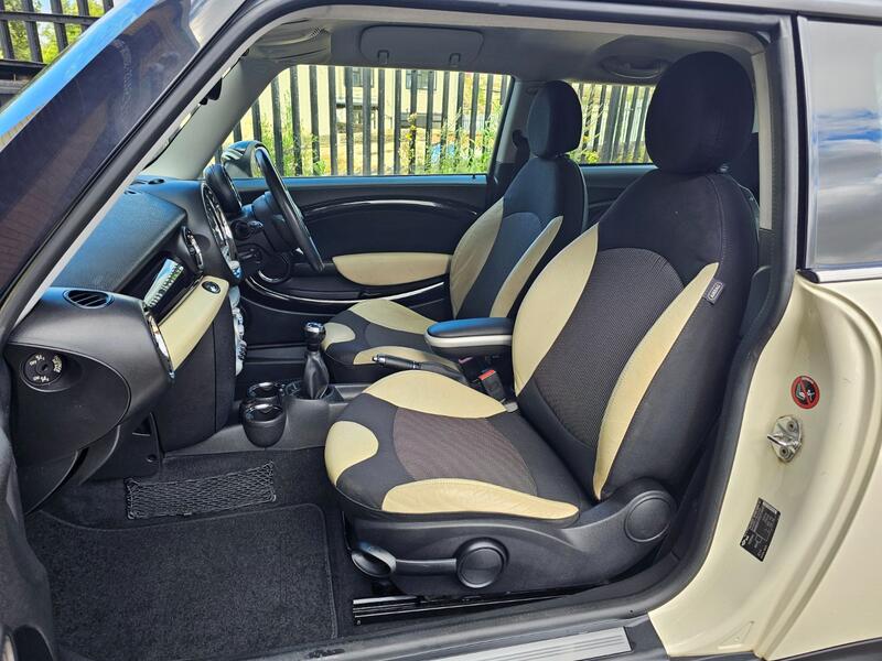 MINI HATCH