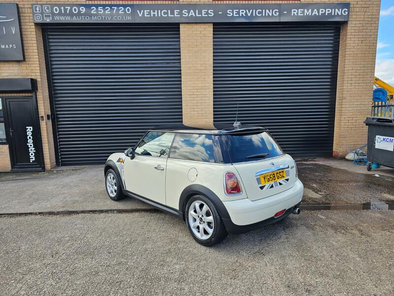 MINI HATCH