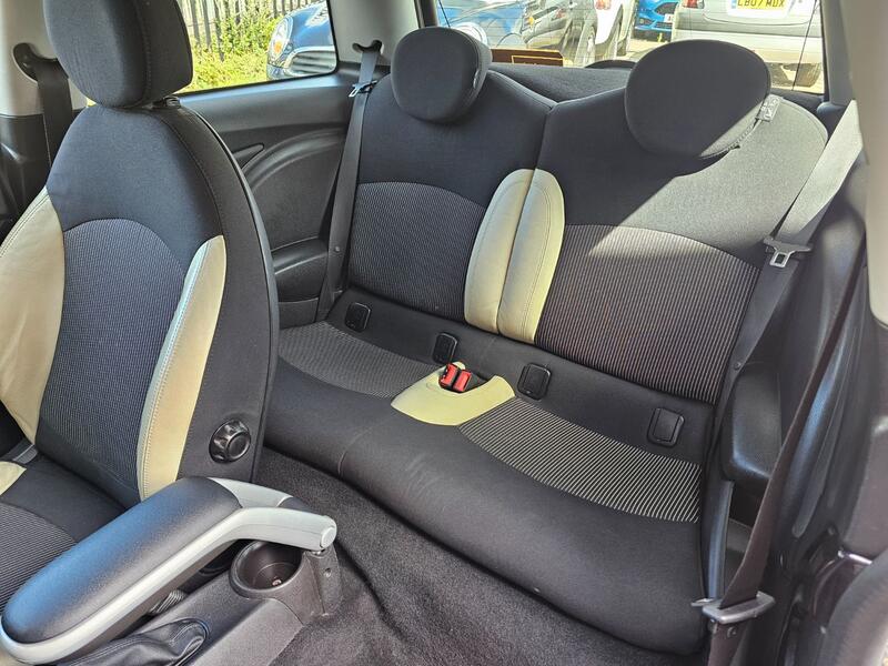 MINI HATCH
