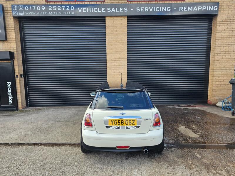 MINI HATCH