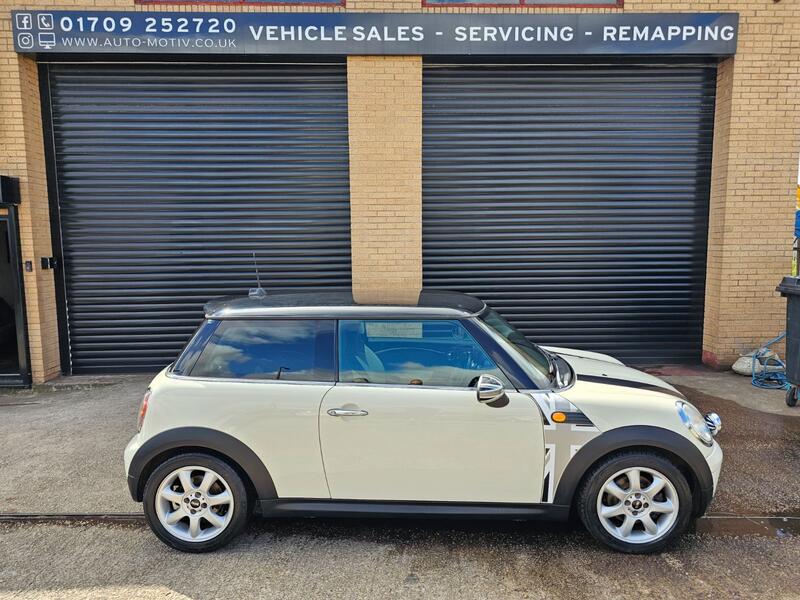 MINI HATCH