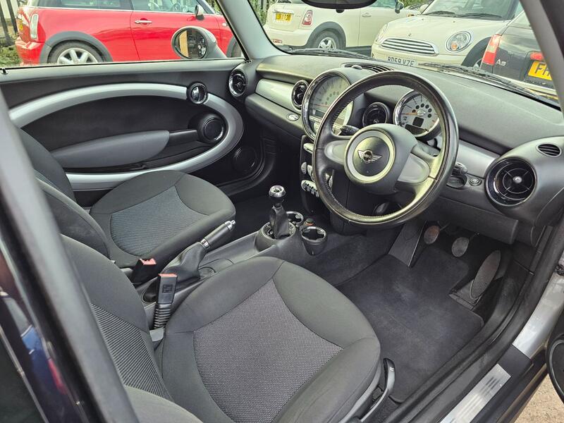 MINI HATCH