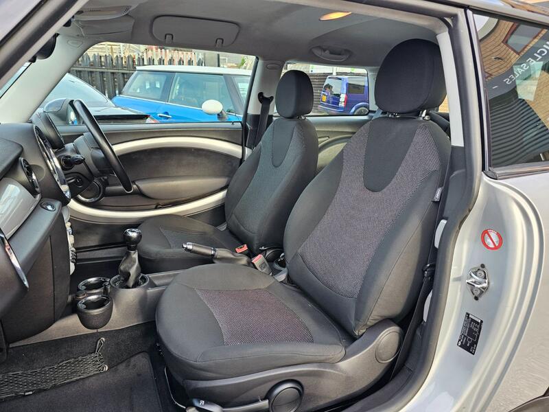 MINI HATCH