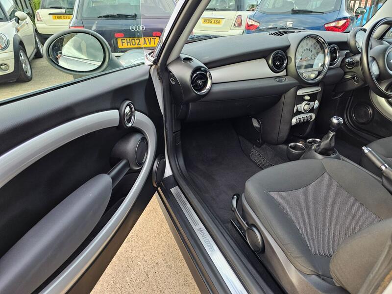 MINI HATCH