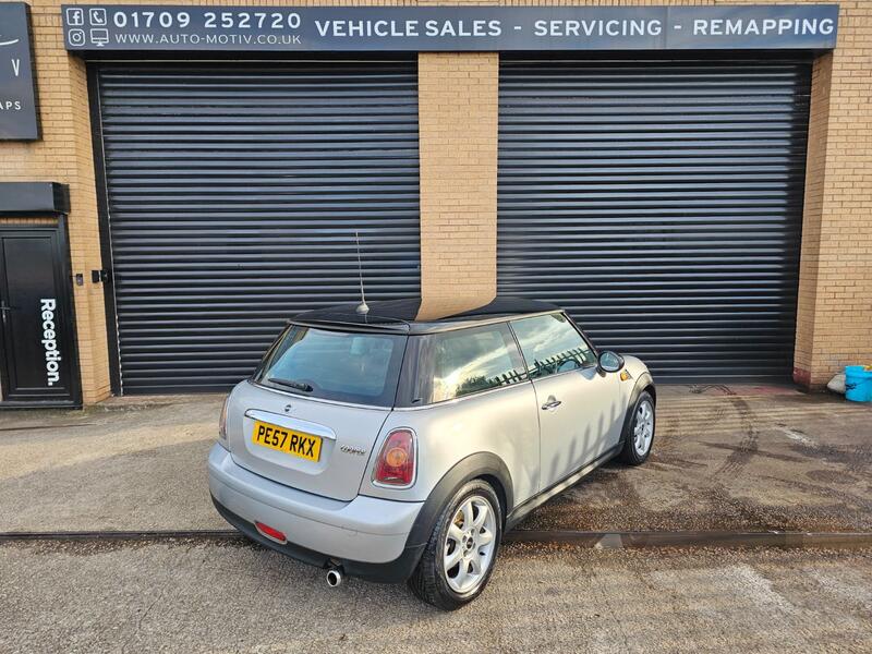 MINI HATCH