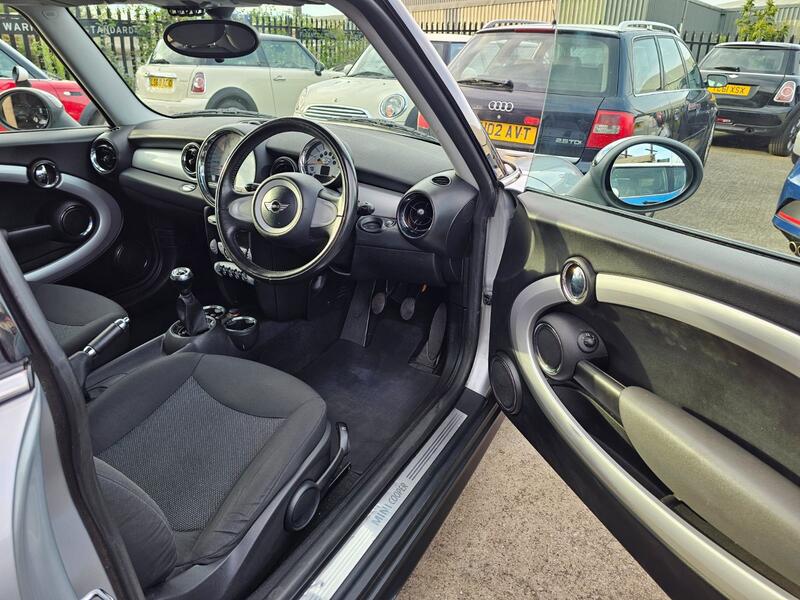 MINI HATCH