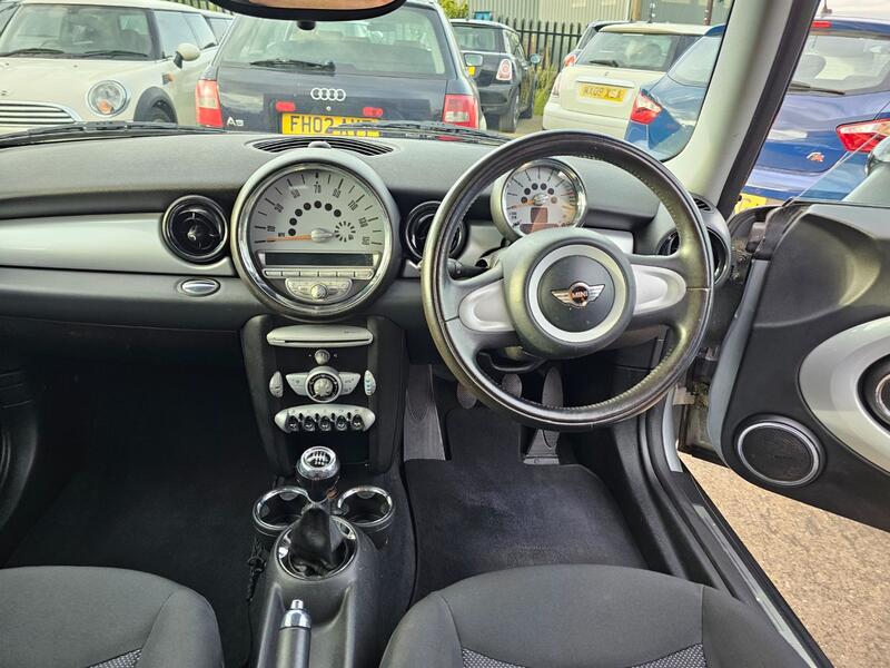 MINI HATCH