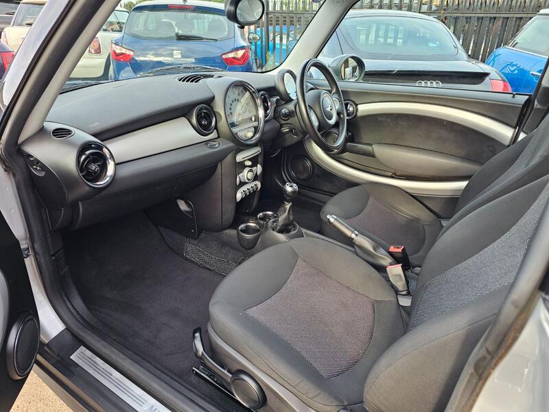 MINI HATCH