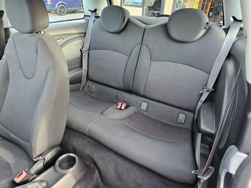 MINI HATCH