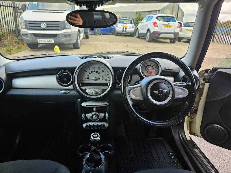 MINI HATCH