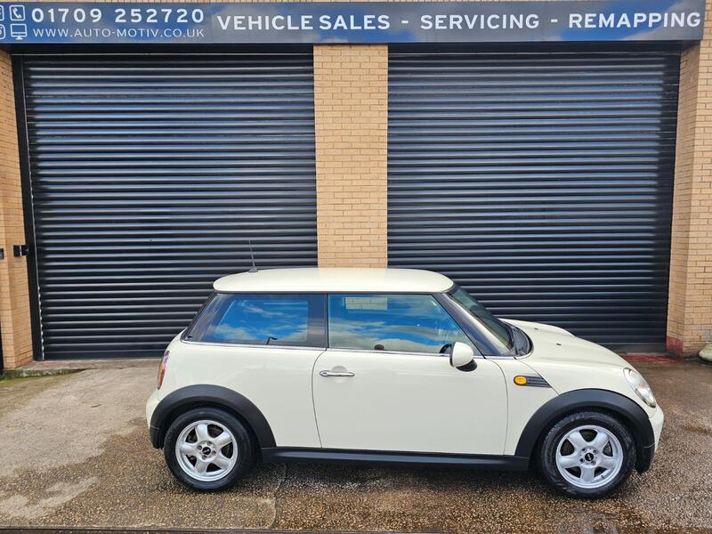 MINI HATCH