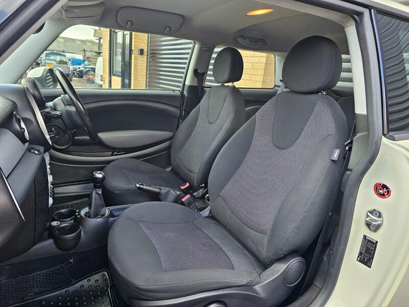 MINI HATCH