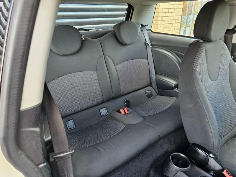 MINI HATCH