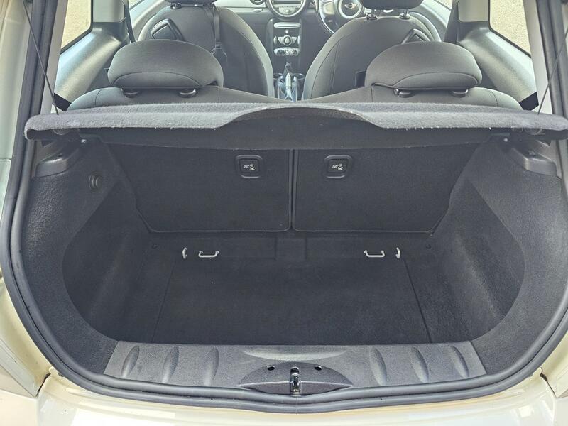 MINI HATCH