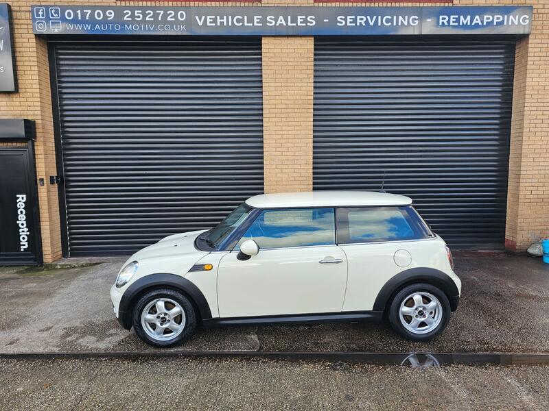 MINI HATCH