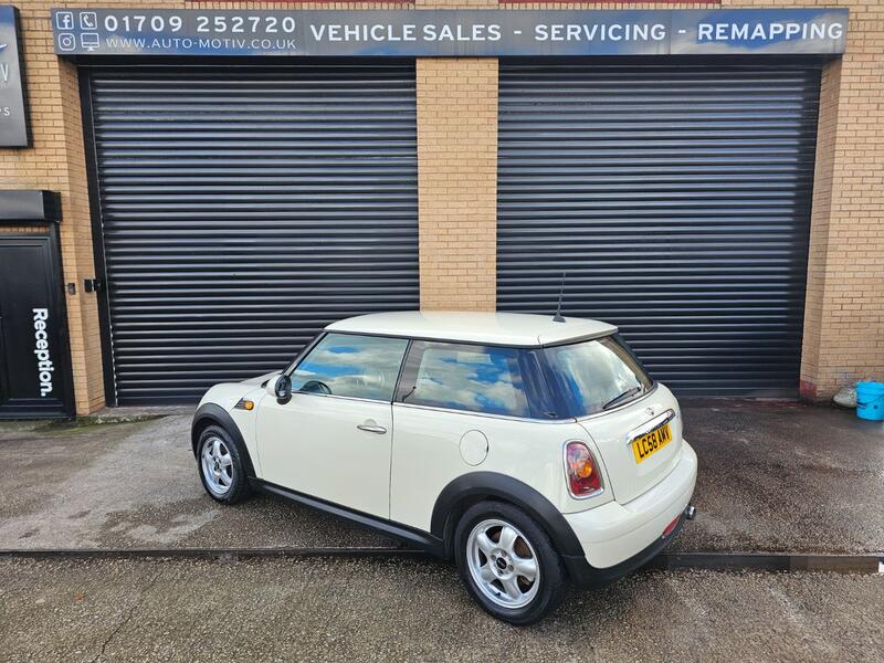 MINI HATCH