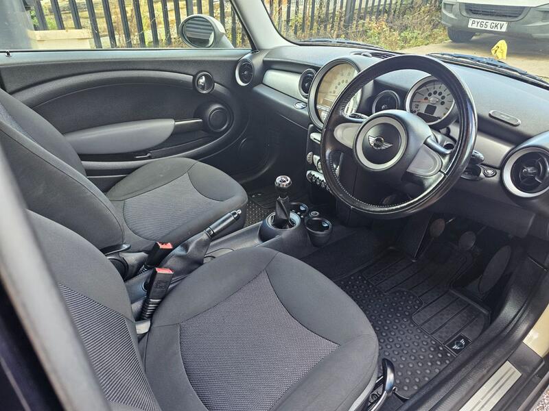 MINI HATCH