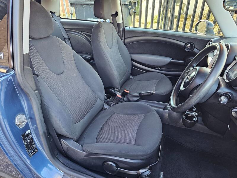 MINI HATCH