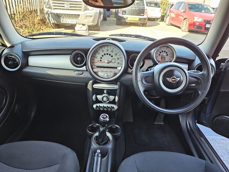 MINI HATCH