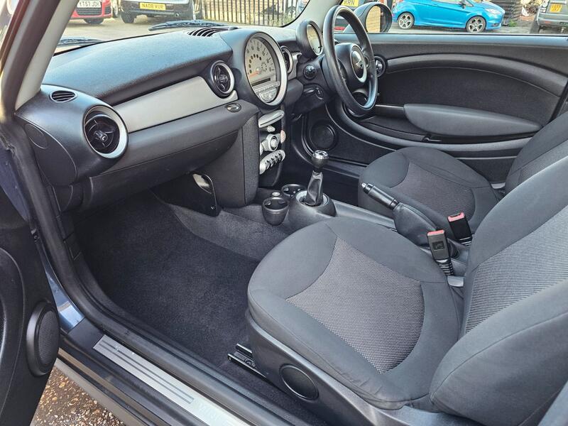 MINI HATCH