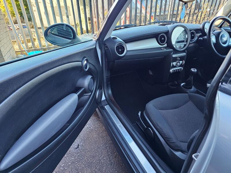 MINI HATCH