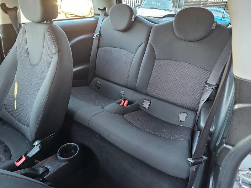 MINI HATCH