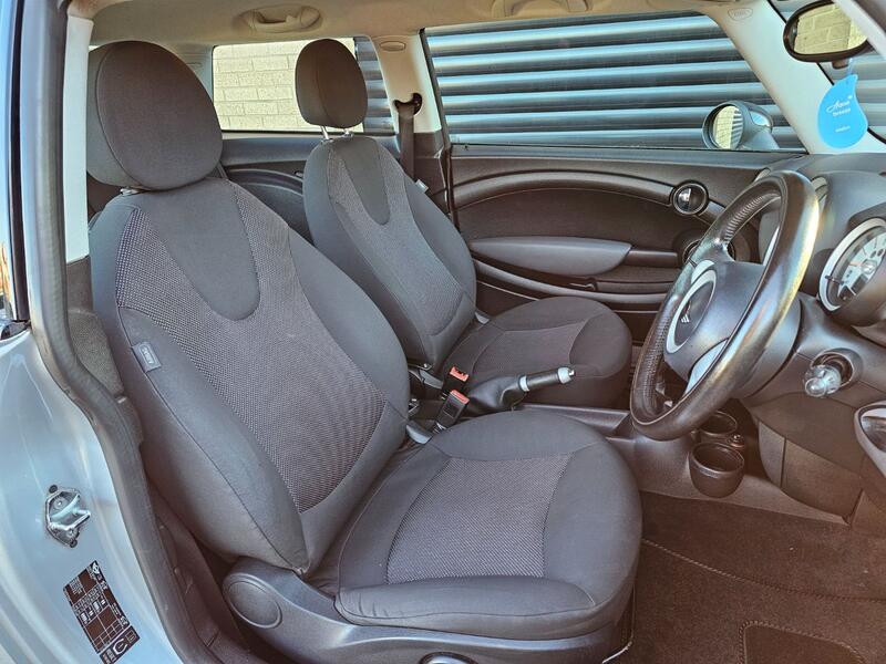 MINI HATCH