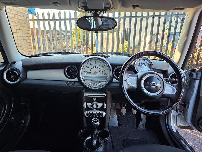 MINI HATCH