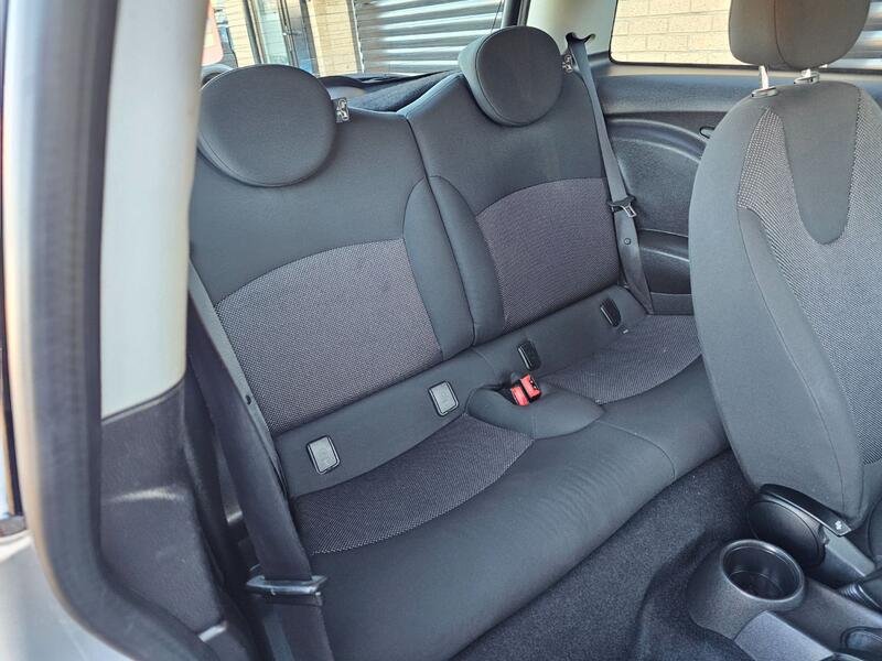 MINI HATCH