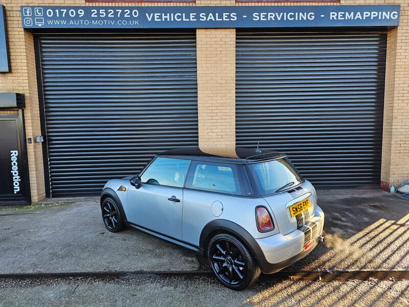 MINI HATCH