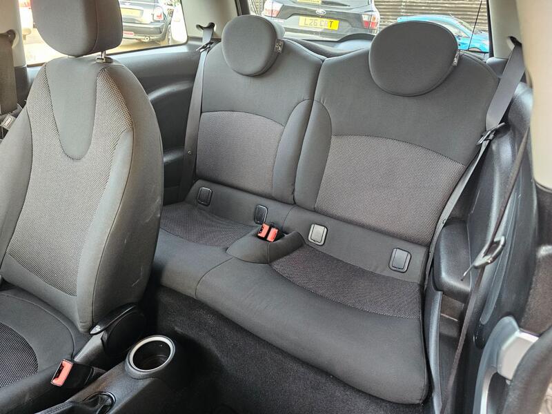 MINI HATCH