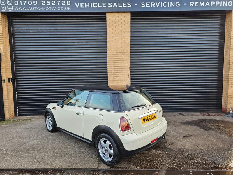 MINI HATCH