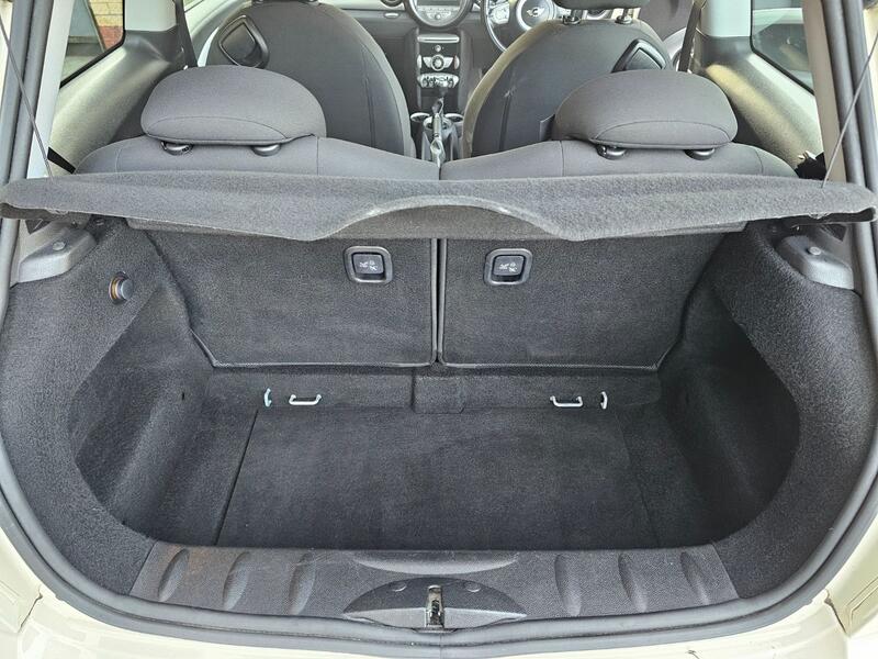 MINI HATCH