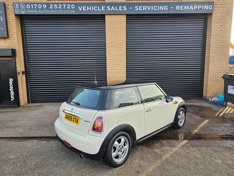 MINI HATCH