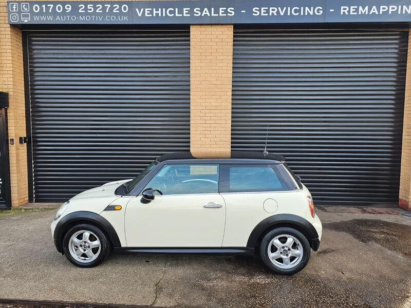 MINI HATCH