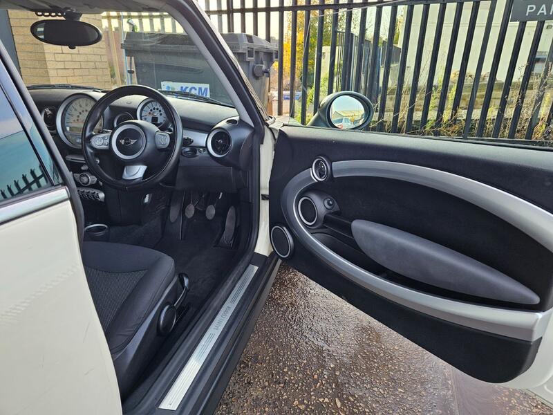 MINI HATCH