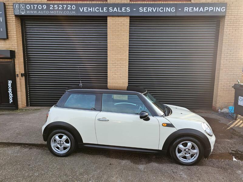 MINI HATCH