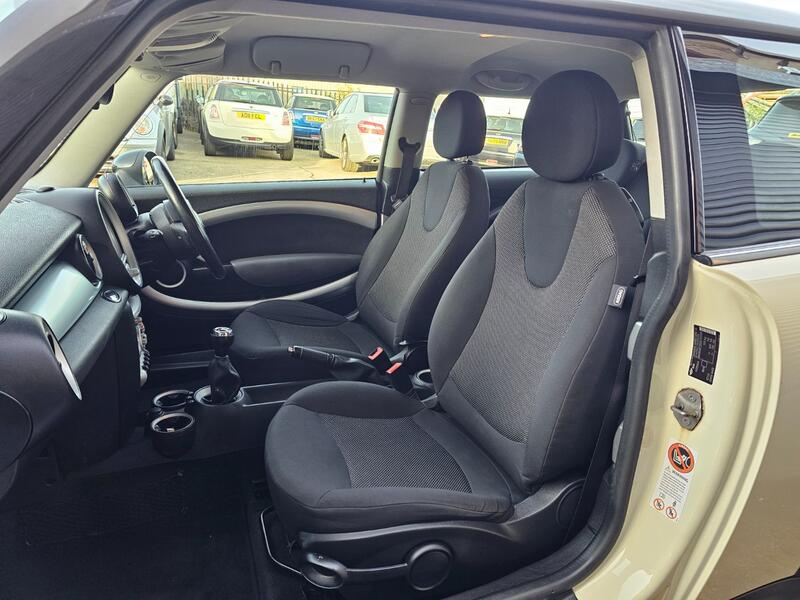 MINI HATCH