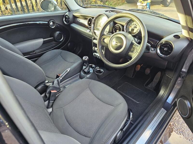 MINI HATCH