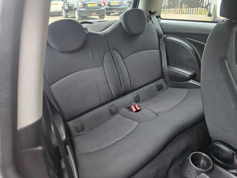 MINI HATCH