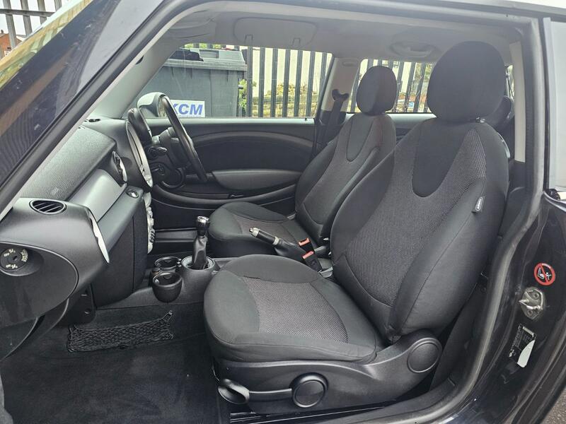 MINI HATCH