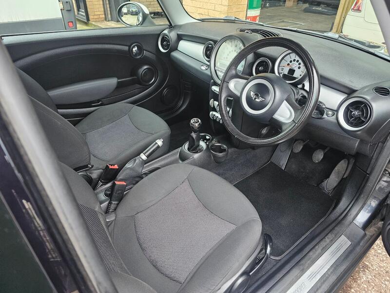 MINI HATCH