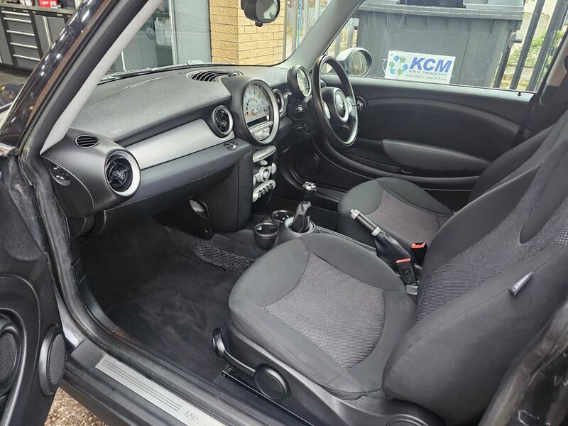 MINI HATCH