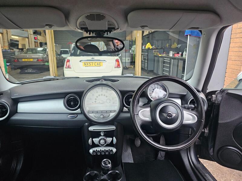 MINI HATCH