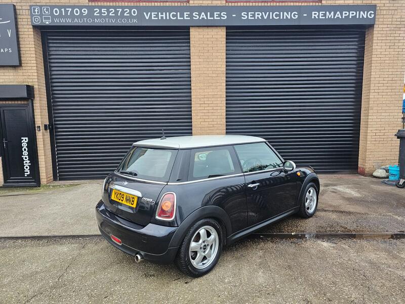 MINI HATCH