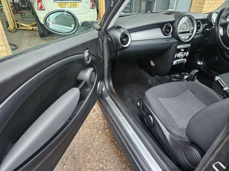 MINI HATCH
