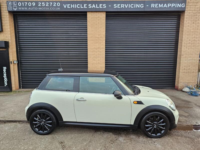 MINI HATCH