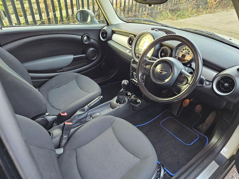 MINI HATCH