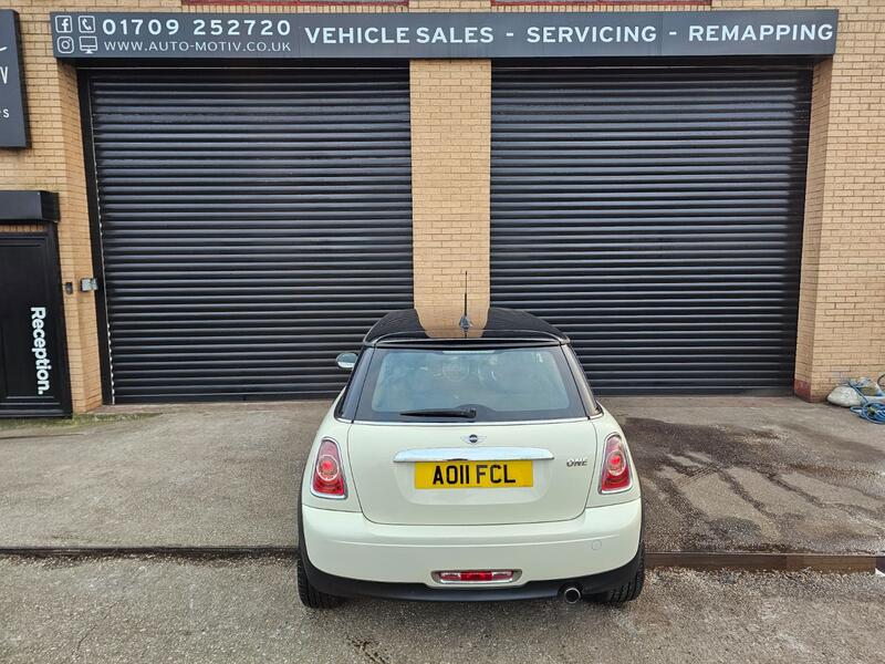 MINI HATCH